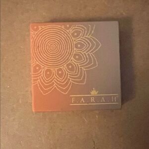 Farah Orange and Gray Patterned Compact